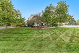 6N680 Somerset Dr, Saint Charles, IL 60175 - Photo 4