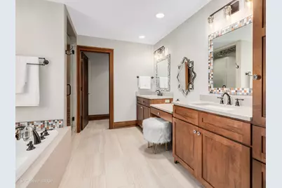 652 S Fairview Avenue, Elmhurst, IL 60126 - Photo 18