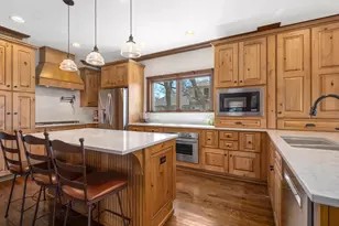 652 S Fairview Ave, Elmhurst, IL 60126 - Photo 6