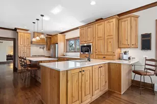 652 S Fairview Ave, Elmhurst, IL 60126 - Photo 6