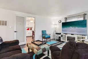 4552 W 89th St, Hometown, IL 60456 - Photo 6