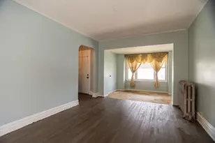 8018 S Bennett Ave, Chicago, IL 60617 - Photo 6