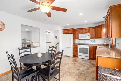 1075 S Illinois Street, Coal City, IL 60416 - Photo 8