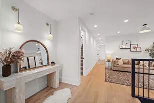 825 W Buckingham Pl, Chicago, IL 60657 - Photo 12