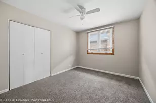 10142 S California Ave, Evergreen Park, IL 60805 - Photo 12