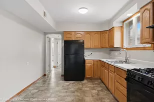 10142 S California Ave, Evergreen Park, IL 60805 - Photo 6