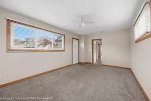 10142 S California Ave, Evergreen Park, IL 60805 - Photo 18