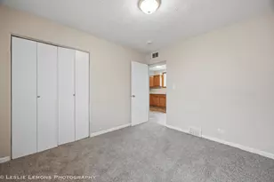 10142 S California Ave, Evergreen Park, IL 60805 - Photo 16