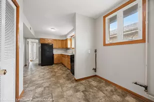10142 S California Ave, Evergreen Park, IL 60805 - Photo 22