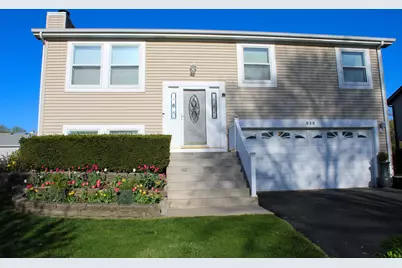 829 Prairie Avenue, Bartlett, IL 60103 - Photo 1