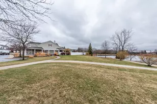 2879 Falling Waters Dr, Lindenhurst, IL 60046 - Photo 28
