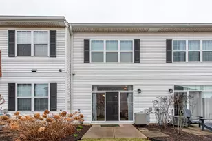 2879 Falling Waters Dr, Lindenhurst, IL 60046 - Photo 22