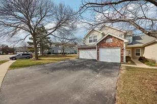 1410 Essex St, Algonquin, IL 60102 - Photo 2