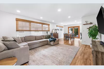 904 W Lynnwood Avenue, Arlington Heights, IL 60004 - Photo 2