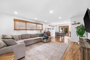 904 W Lynnwood Ave, Arlington Heights, IL 60004 - Photo 2