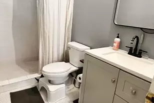 1065 Hiawatha Dr, Elgin, IL 60120 - Photo 10