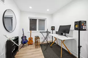 2436 N Surrey Ct, Chicago, IL 60614 - Photo 44