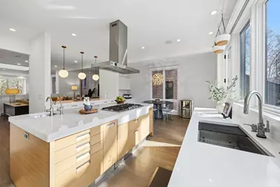 2436 N Surrey Court, Chicago, IL 60614 - Photo 14