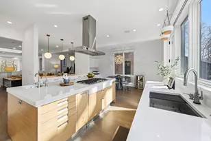 2436 N Surrey Ct, Chicago, IL 60614 - Photo 14