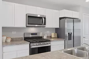 217 Goldenrod Dr, Elgin, IL 60124 - Photo 8