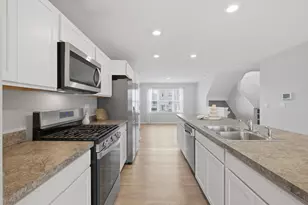 217 Goldenrod Dr, Elgin, IL 60124 - Photo 6