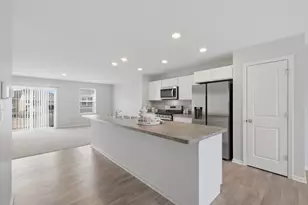 217 Goldenrod Dr, Elgin, IL 60124 - Photo 4