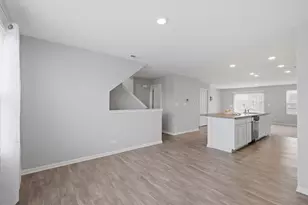 217 Goldenrod Dr, Elgin, IL 60124 - Photo 10