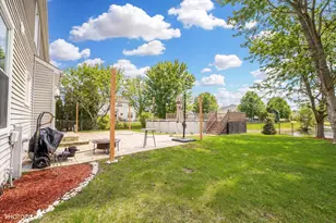 617 Carnation Dr, Oswego, IL 60543 - Photo 52