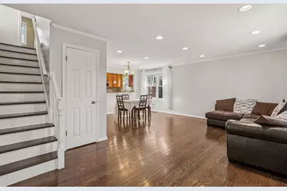 213 S Dryden Place, Arlington Heights, IL 60004 - Photo 2