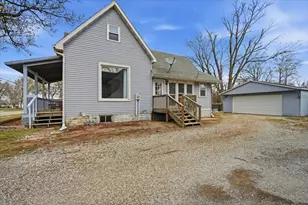 412 N Wood St, Maroa, IL 61756 - Photo 30
