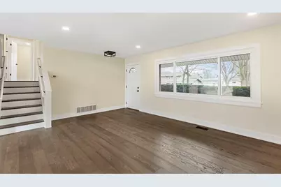 1910 Ashley Road, Hoffman Estates, IL 60169 - Photo 4