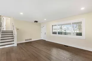 1910 Ashley Rd, Hoffman Estates, IL 60169 - Photo 4