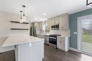 1910 Ashley Rd, Hoffman Estates, IL 60169 - Photo 8