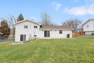 1910 Ashley Rd, Hoffman Estates, IL 60169 - Photo 22