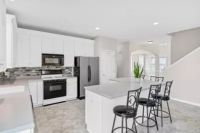 151 Charleston Lane W, Gilberts, IL 60136 - Photo 18