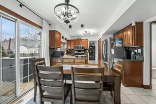 1112 Woodlake Dr, Carol Stream, IL 60188 - Photo 4