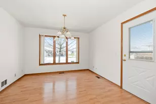 816 Eagle Creek Rd, Elwood, IL 60421 - Photo 2