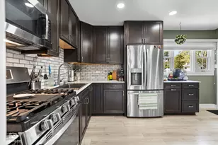 945 Morton St, Hoffman Estates, IL 60169 - Photo 6