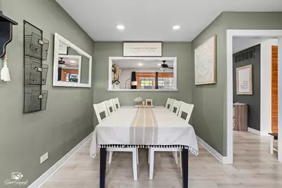 945 Morton Street, Hoffman Estates, IL 60169 - Photo 4