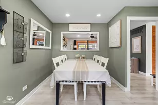 945 Morton St, Hoffman Estates, IL 60169 - Photo 4