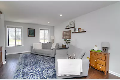 460 Danbury Drive, Carol Stream, IL 60188 - Photo 14