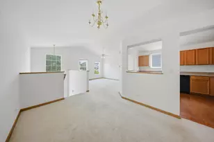 1637 Linden Park Ln, Aurora, IL 60504 - Photo 8
