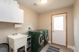 571 N Veterans Pkwy, Addison, IL 60101 - Photo 34