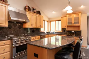 571 N Veterans Pkwy, Addison, IL 60101 - Photo 14