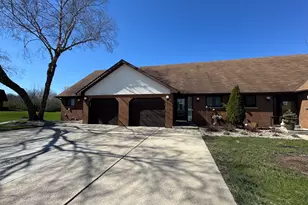 479 Fairview Dr, Manhattan, IL 60442 - Photo 1