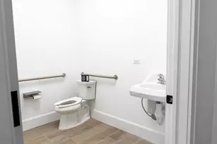 229 Burlington Ave, Clarendon Hills, IL 60514 - Photo 4