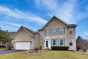 5355 Galloway Dr, Hoffman Estates, IL 60192 - Photo 2