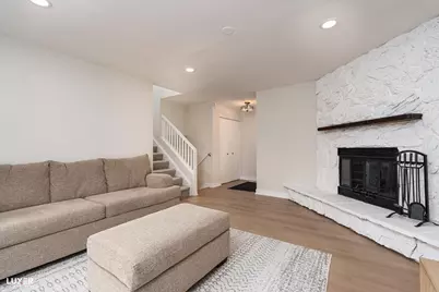 600 Baxter Lane, Hoffman Estates, IL 60169 - Photo 6