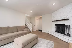 600 Baxter Ln, Hoffman Estates, IL 60169 - Photo 6