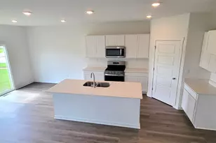 572 Revere St, Burlington, WI 53105 - Photo 2